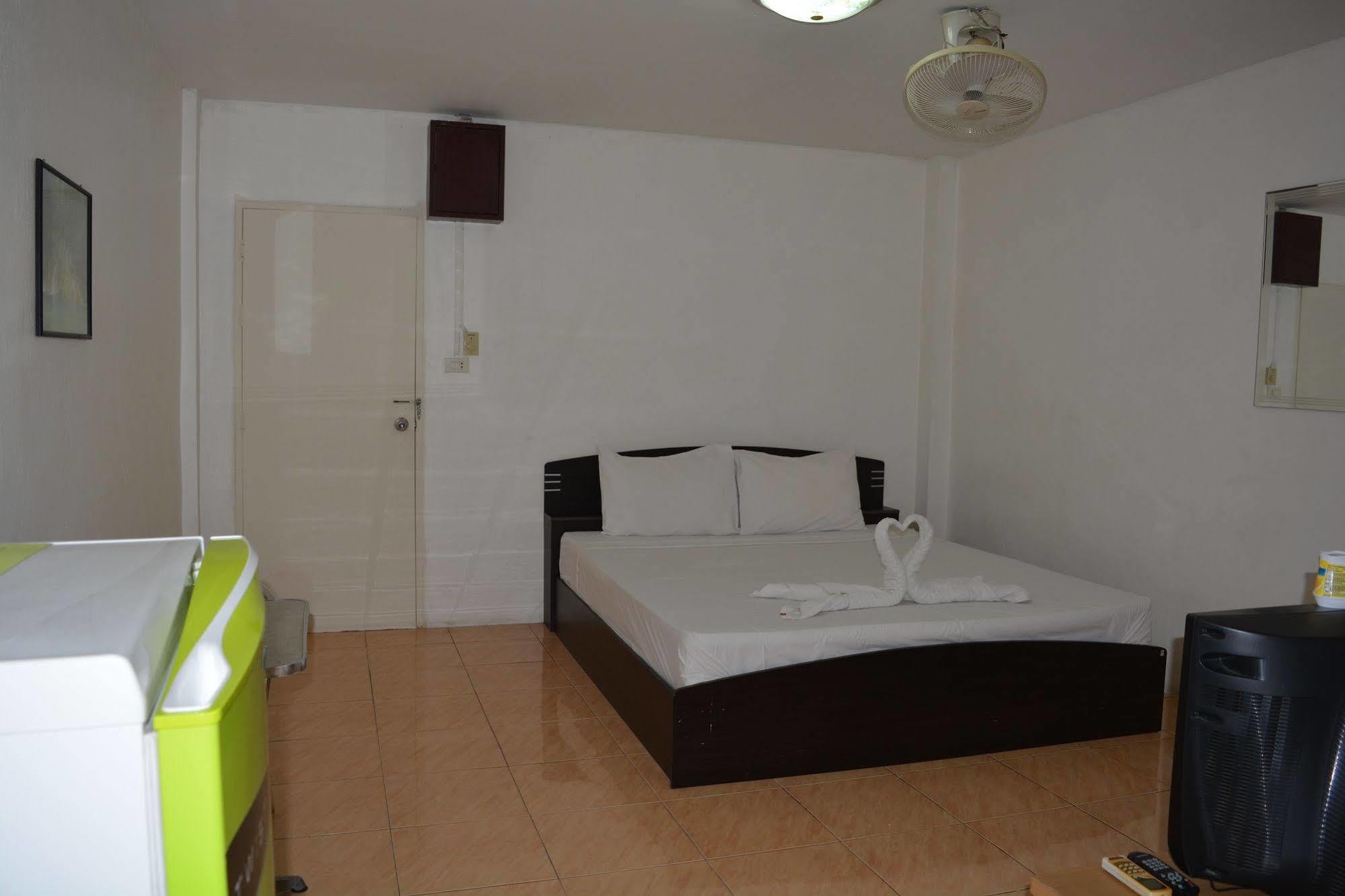 Little Austria Tams Guesthouse Chaweng Plajı Dış mekan fotoğraf