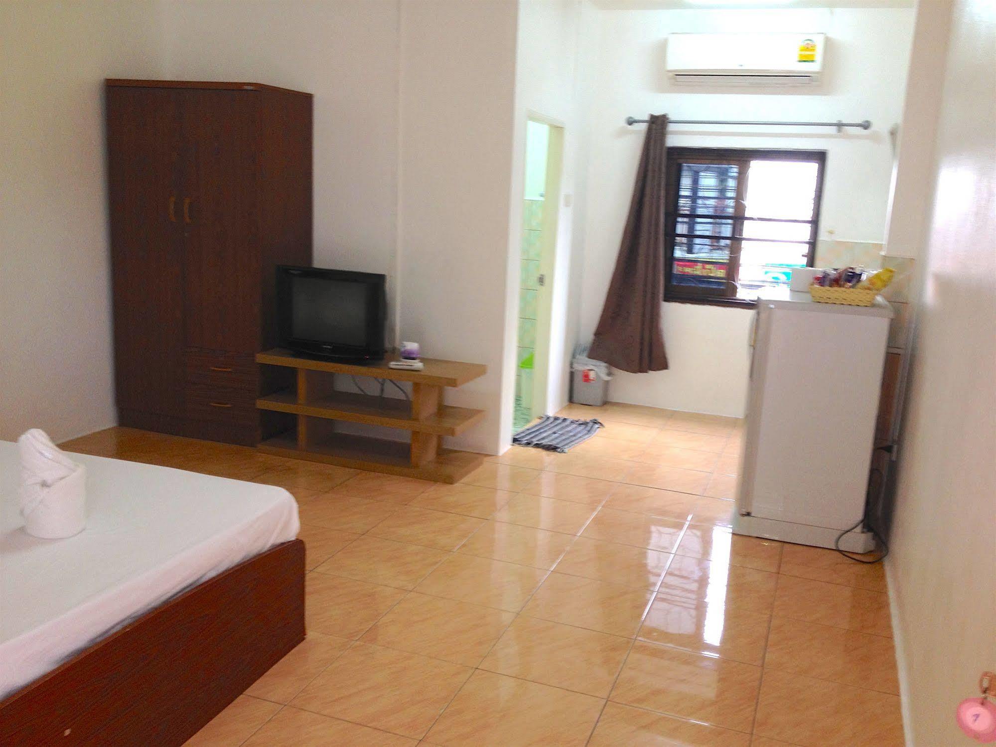 Little Austria Tams Guesthouse Chaweng Plajı Dış mekan fotoğraf